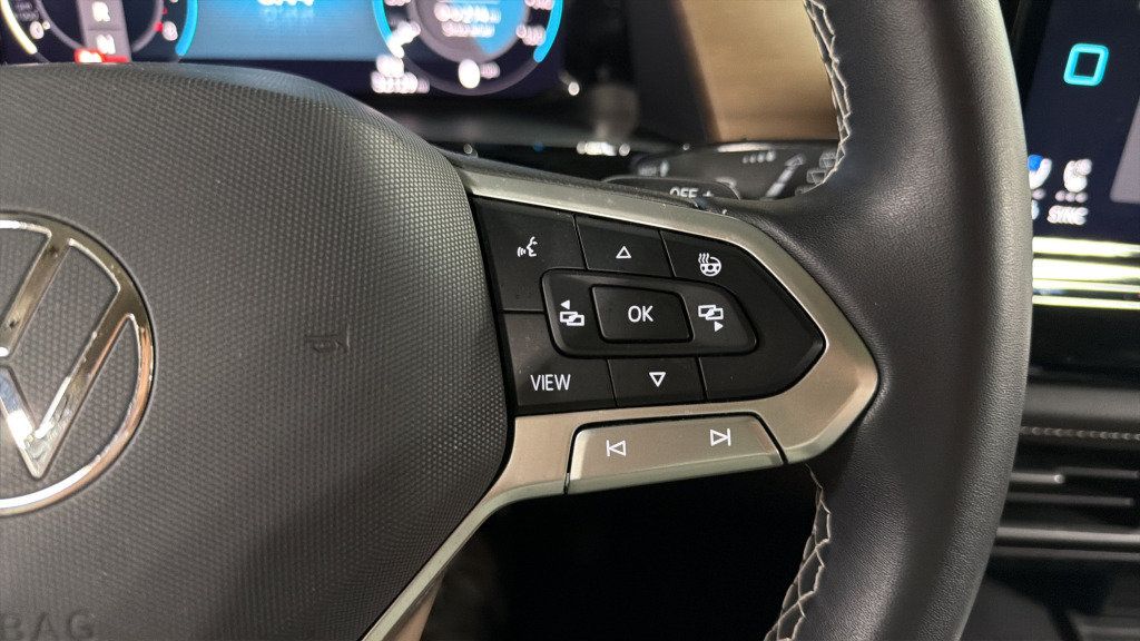 Used 2024 Volkswagen Atlas SE FWD image 23