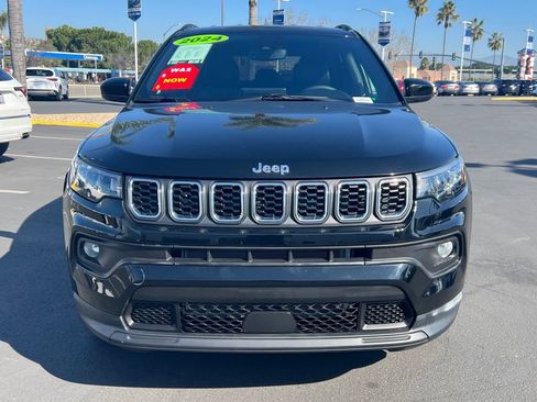Used 2024 Jeep Compass Latitude w/ Convenience Group AWD/4WD image 2