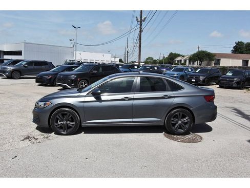Used 2022 Volkswagen Jetta SE FWD image 4