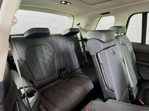 Used 2024 BMW X7 xDrive40i image 29