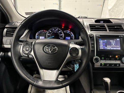 Used 2014 Toyota Camry SE FWD image 18