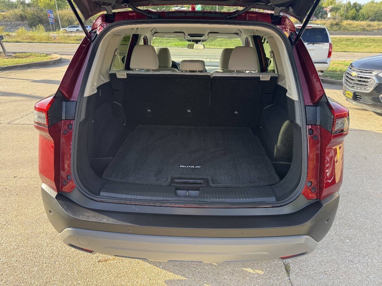 Used 2023 Nissan Rogue SV AWD/4WD image 19