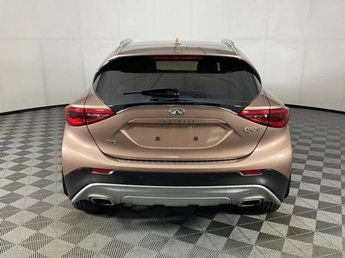 Used 2017 INFINITI QX30 Premium w/ Technology Package AWD/4WD image 5