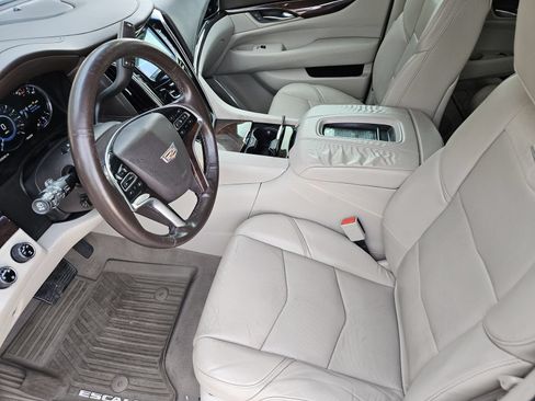 Used 2016 Cadillac Escalade Premium AWD/4WD image 16