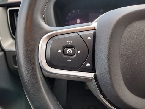 Used 2023 Volvo XC60 B5 Core image 25