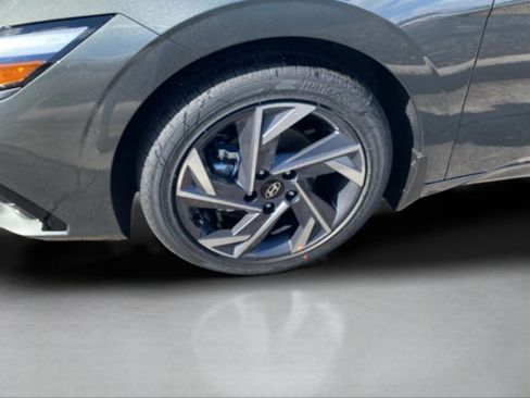 New 2026 Hyundai Elantra Limited FWD image 12