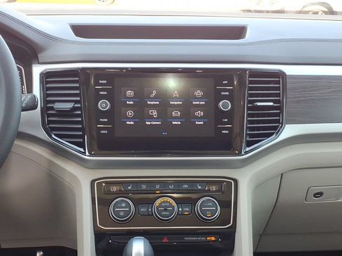 Used 2023 Volkswagen Atlas SE w/ Panoramic Sunroof Package FWD image 19
