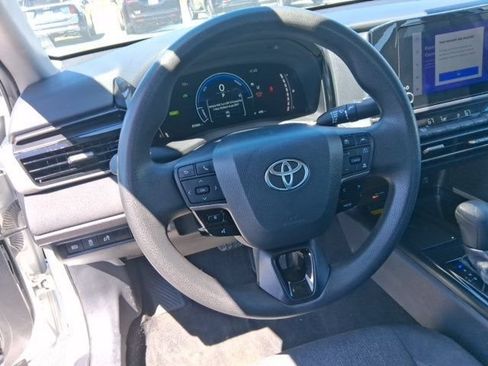 Used 2025 Toyota Camry LE FWD image 14