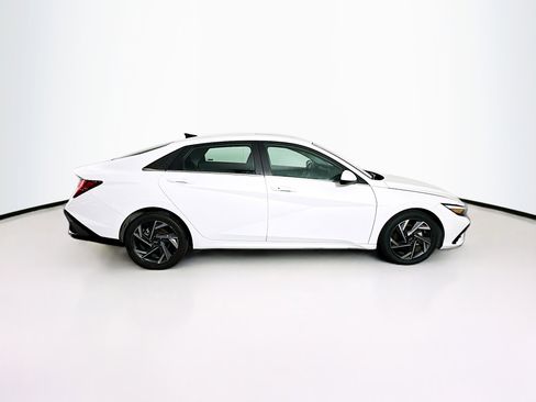 Used 2025 Hyundai Elantra SEL image 10