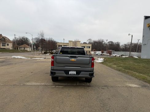 Used 2021 Chevrolet Silverado 1500 Custom w/ Safety Confidence Package image 6