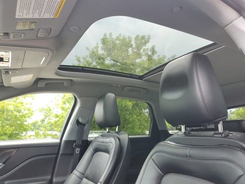 Used 2022 Lincoln Corsair AWD w/ Premium Package image 12