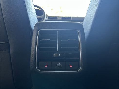 Used 2018 Volkswagen Passat 2.0T SE image 36