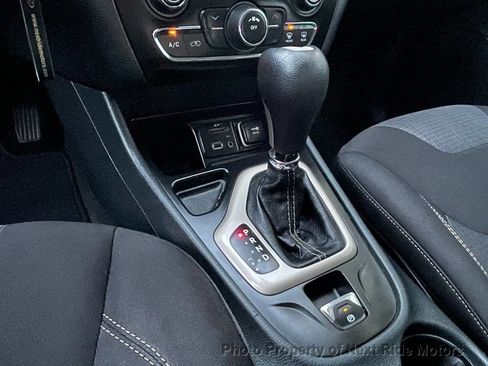 Used 2015 Jeep Cherokee Latitude image 22