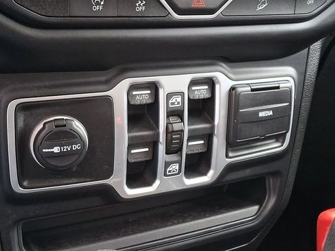 Used 2018 Jeep Wrangler Unlimited Sport S image 17