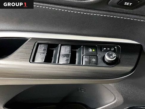 Certified 2024 Toyota Venza Limited image 36