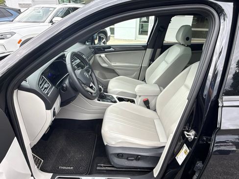 Used 2023 Volkswagen Tiguan SE R-Line AWD/4WD image 11
