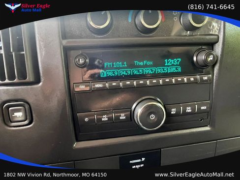 Used 2017 Chevrolet Express 2500 RWD image 21