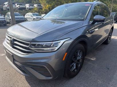 Used 2023 Volkswagen Tiguan SE w/ Panoramic Sunroof Package
