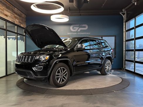 Used 2021 Jeep Grand Cherokee Limited AWD/4WD image 25