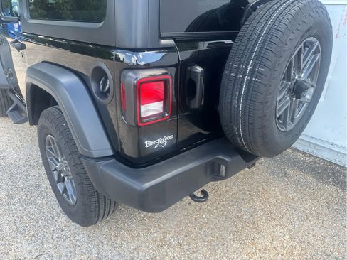 Used 2025 Jeep Wrangler Sport AWD/4WD image 19