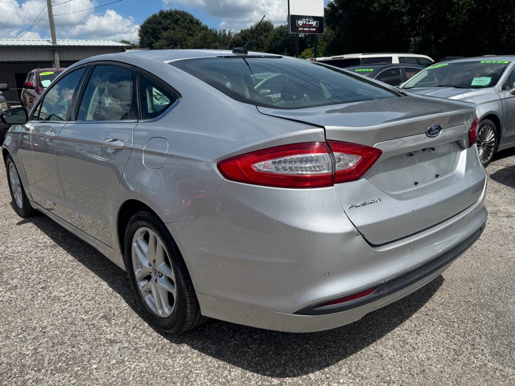 Used 2016 Ford Fusion SE FWD image 5