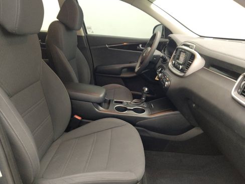 Used 2017 Kia Sorento FWD image 21