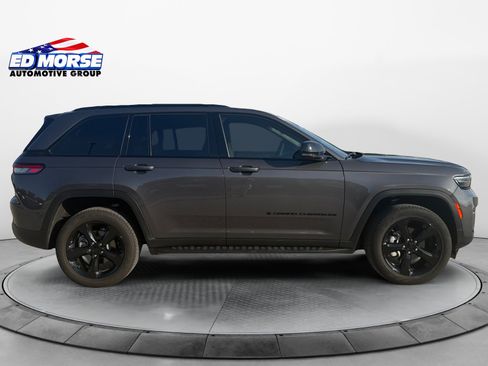 Used 2024 Jeep Grand Cherokee Limited w/ Black Appearance Package AWD/4WD image 6