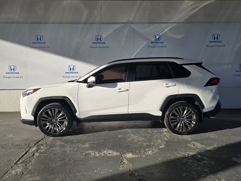 Used 2023 Toyota RAV4 XLE image 3