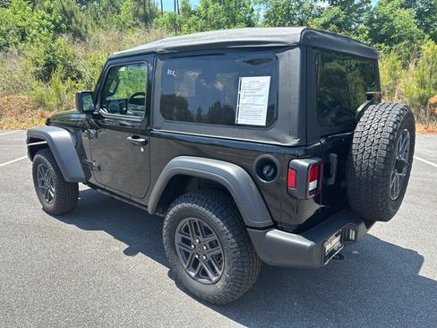 Used 2025 Jeep Wrangler Sport AWD/4WD image 7