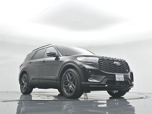 Used 2025 Ford Explorer ST image 52
