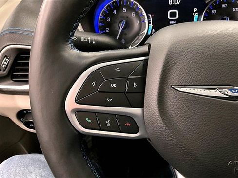 Used 2021 Chrysler Pacifica Touring-L w/ Uconnect Theater Family Group image 21
