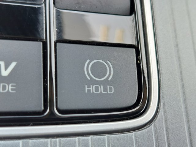 Used 2025 Toyota Sienna LE FWD image 17