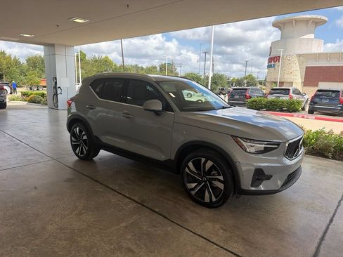 Used 2025 Volvo XC40 B5 Plus w/ Protection Package Premier AWD/4WD image 6
