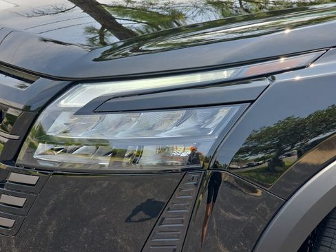 New 2026 Nissan Pathfinder Platinum w/ Lighting Package AWD/4WD image 29