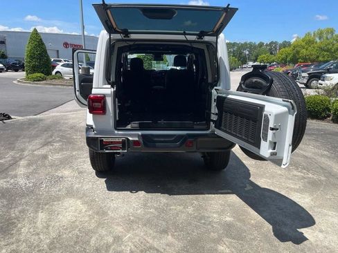 Used 2025 Jeep Wrangler Unlimited Sahara AWD/4WD image 14