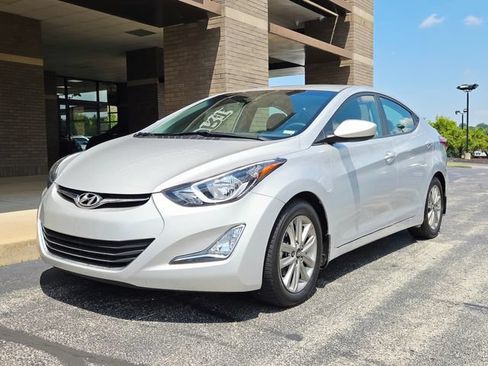 Used 2015 Hyundai Elantra SE w/ Option Group 02 FWD image 3