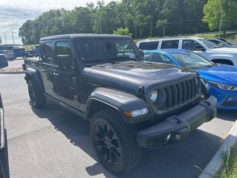 Used 2025 Jeep Gladiator Sport AWD/4WD image 9