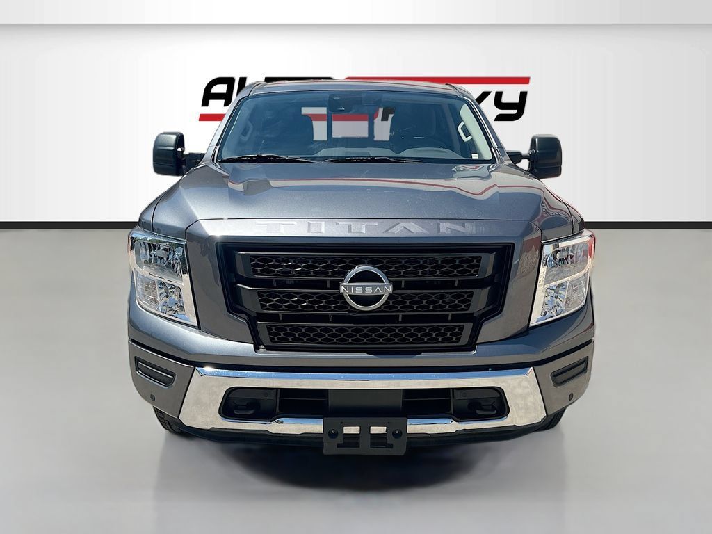 Used 2024 Nissan Titan SV w/ SV Convenience Package AWD/4WD image 2