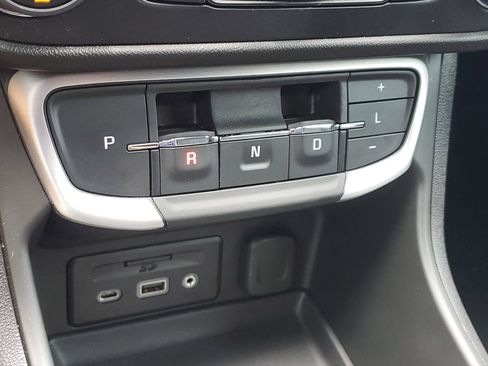 Used 2023 GMC Terrain SLT w/ Infotainment Package II FWD image 29