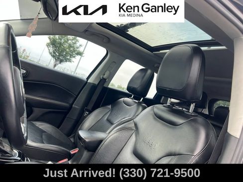 Used 2018 Jeep Compass Limited w/ Navigation Group AWD/4WD image 11