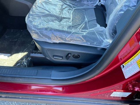 New 2025 Ford Maverick XLT w/ XLT Luxury Package image 32