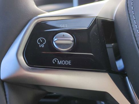 Used 2024 BMW i7 xDrive60 image 25