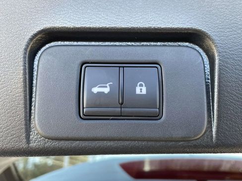 Used 2023 Nissan Rogue SL w/ SL Premium Package image 11