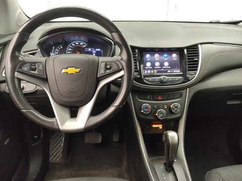 Used 2020 Chevrolet Trax LT w/ Sun & Sound Package FWD image 22