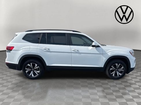 Used 2025 Volkswagen Atlas SE image 2