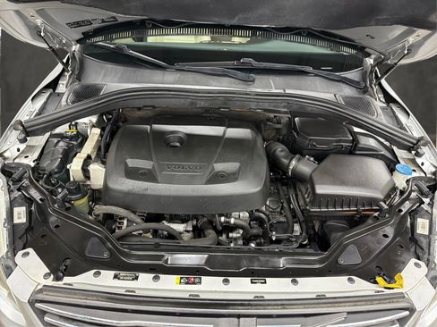 Used 2016 Volvo XC60 T5 Premier w/ Proximity Package FWD image 9