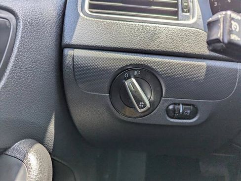 Used 2012 Volkswagen Jetta SE FWD image 13