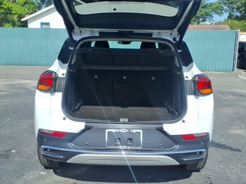 Used 2021 Buick Encore GX Essence w/ Advanced Technology Package FWD image 18