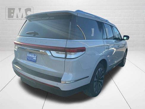 Used 2024 Lincoln Navigator Reserve image 5