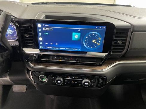 Used 2022 Chevrolet Silverado 1500 LT AWD/4WD image 16